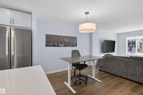 2422 Trumpeter Way, Edmonton, AB - Indoor