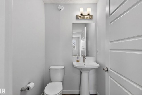 2422 Trumpeter Way, Edmonton, AB - Indoor Photo Showing Bathroom