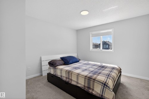 2422 Trumpeter Way, Edmonton, AB - Indoor Photo Showing Bedroom