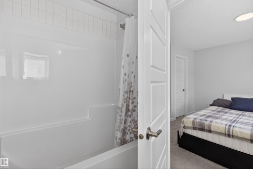 2422 Trumpeter Way, Edmonton, AB - Indoor Photo Showing Other Room