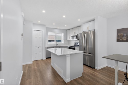 2422 Trumpeter Way, Edmonton, AB - Indoor Photo Showing Kitchen With Upgraded Kitchen