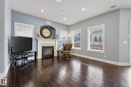 1519 Chapman Way, Edmonton, AB - Indoor With Fireplace
