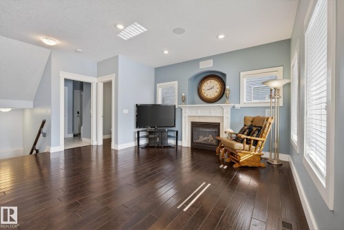 1519 Chapman Way, Edmonton, AB - Indoor Photo Showing Living Room With Fireplace