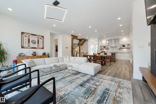 12444 Lansdowne Drive, Edmonton, AB - Indoor Photo Showing Living Room