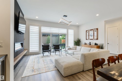 12444 Lansdowne Drive, Edmonton, AB - Indoor Photo Showing Living Room