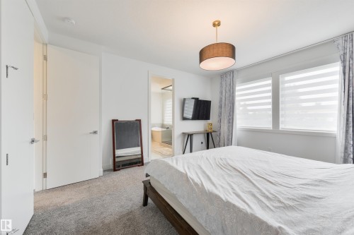 12444 Lansdowne Drive, Edmonton, AB - Indoor Photo Showing Bedroom