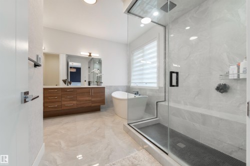 12444 Lansdowne Drive, Edmonton, AB - Indoor Photo Showing Bathroom