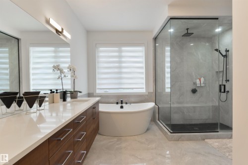 12444 Lansdowne Drive, Edmonton, AB - Indoor Photo Showing Bathroom