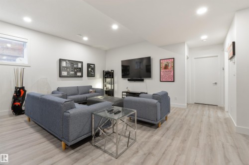 12444 Lansdowne Drive, Edmonton, AB - Indoor Photo Showing Living Room