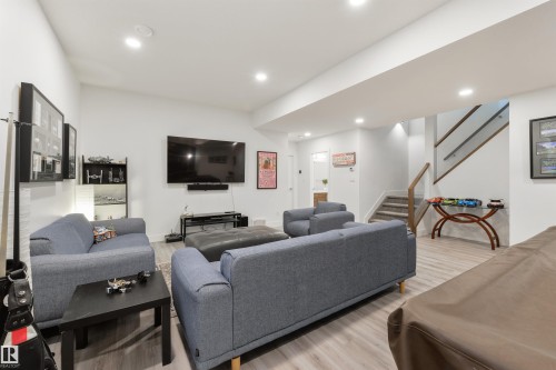 12444 Lansdowne Drive, Edmonton, AB - Indoor Photo Showing Living Room