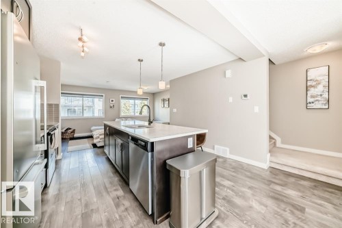 3346 15A Avenue, Edmonton, AB - Indoor Photo Showing Kitchen With Upgraded Kitchen