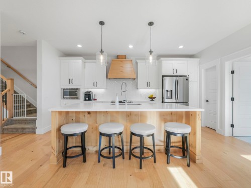 7215 May Road, Edmonton, AB - Indoor Photo Showing Kitchen With Upgraded Kitchen