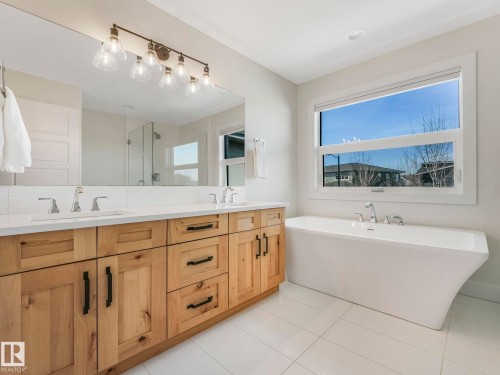 7215 May Road, Edmonton, AB - Indoor Photo Showing Bathroom