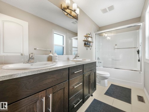 16412 12 Avenue, Edmonton, AB - Indoor Photo Showing Bathroom