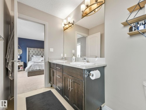 16412 12 Avenue, Edmonton, AB - Indoor Photo Showing Bathroom