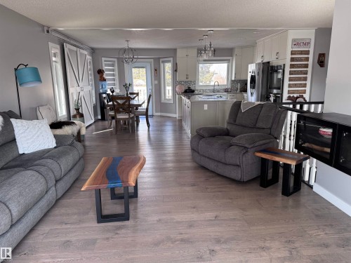 4332 43 Avenue, Drayton Valley, AB - Indoor Photo Showing Living Room