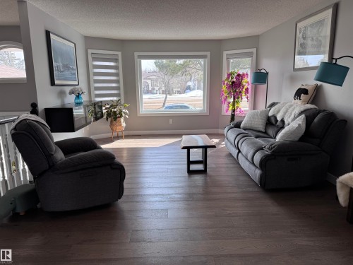 4332 43 Avenue, Drayton Valley, AB - Indoor Photo Showing Living Room