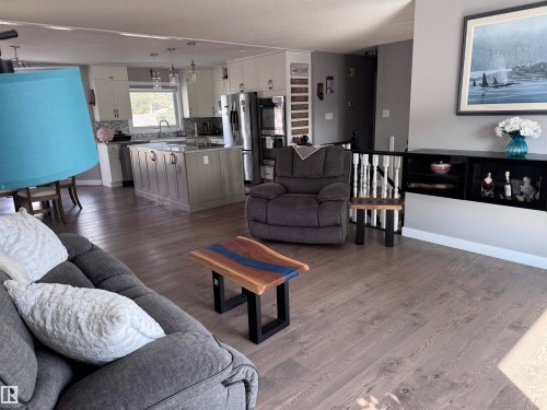 4332 43 Avenue, Drayton Valley, AB - Indoor Photo Showing Living Room