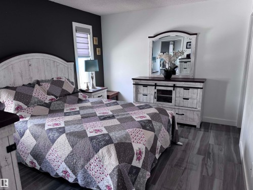 4332 43 Avenue, Drayton Valley, AB - Indoor Photo Showing Bedroom