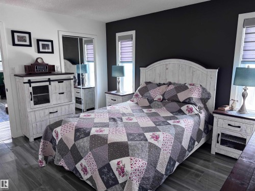4332 43 Avenue, Drayton Valley, AB - Indoor Photo Showing Bedroom