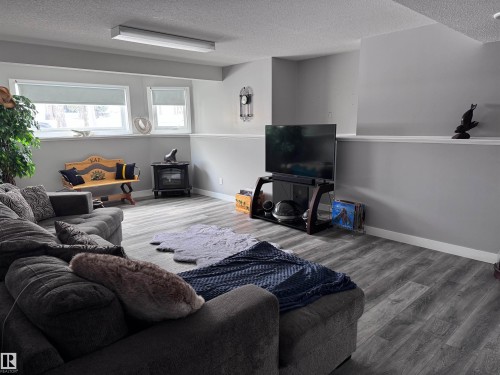 4332 43 Avenue, Drayton Valley, AB - Indoor Photo Showing Living Room