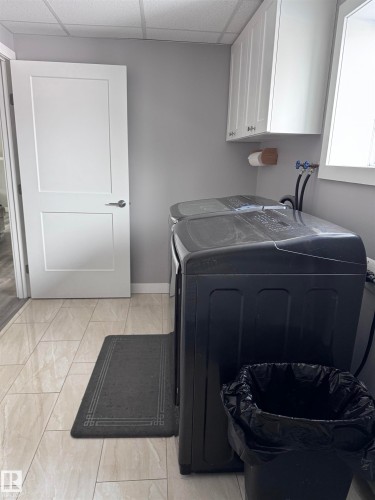 4332 43 Avenue, Drayton Valley, AB - Indoor Photo Showing Laundry Room