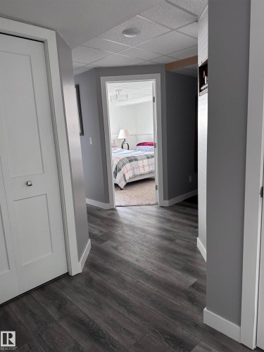 4332 43 Avenue, Drayton Valley, AB - Indoor Photo Showing Bedroom