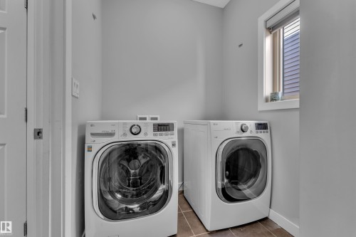 642 Adams Way, Edmonton, AB - Indoor Photo Showing Laundry Room