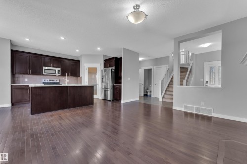 642 Adams Way, Edmonton, AB - Indoor Photo Showing Kitchen