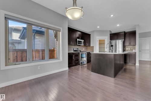 642 Adams Way, Edmonton, AB - Indoor Photo Showing Kitchen With Upgraded Kitchen