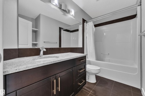 642 Adams Way, Edmonton, AB - Indoor Photo Showing Bathroom