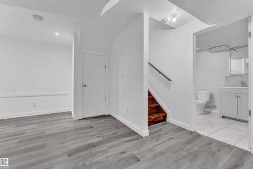 642 Adams Way, Edmonton, AB - Indoor