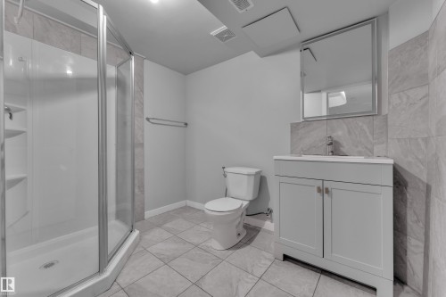 642 Adams Way, Edmonton, AB - Indoor Photo Showing Bathroom
