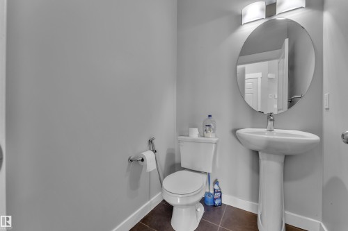 642 Adams Way, Edmonton, AB - Indoor Photo Showing Bathroom