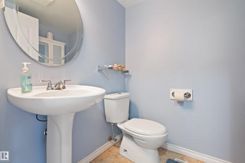 main floor bathroom - 6163 38 Avenue, Edmonton, AB - Indoor Photo Showing Bathroom