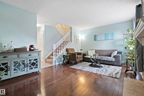 6163 38 Avenue, Edmonton, AB - Indoor Photo Showing Living Room
