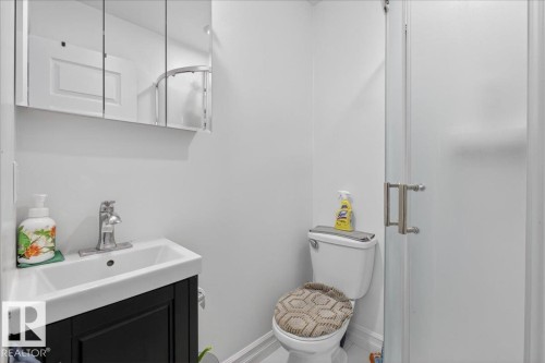 15603 122 Street, Edmonton, AB - Indoor Photo Showing Bathroom