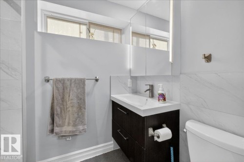 15603 122 Street, Edmonton, AB - Indoor Photo Showing Bathroom