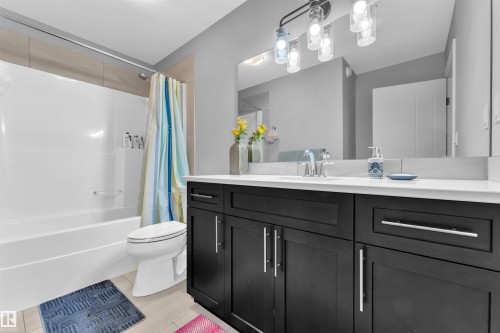 4104 6 Avenue, Edmonton, AB - Indoor Photo Showing Bathroom