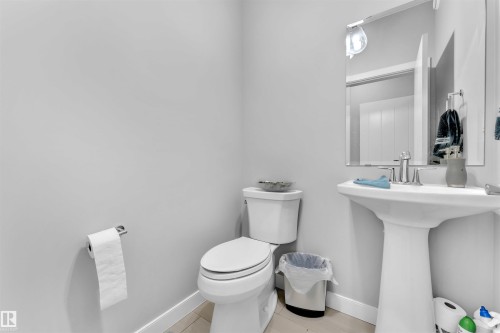 4104 6 Avenue, Edmonton, AB - Indoor Photo Showing Bathroom