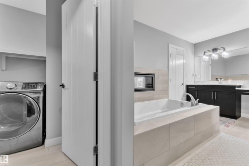 4104 6 Avenue, Edmonton, AB - Indoor Photo Showing Laundry Room