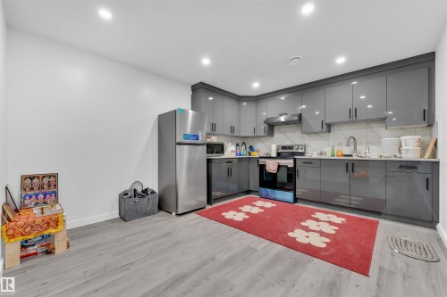 4104 6 Avenue, Edmonton, AB - Indoor Photo Showing Kitchen With Upgraded Kitchen