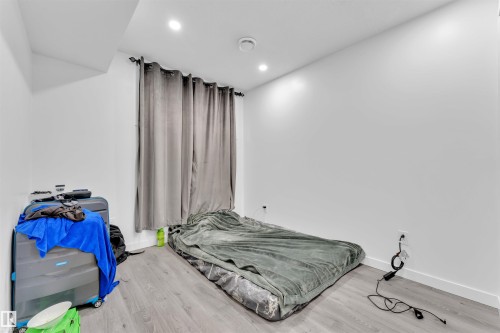 4104 6 Avenue, Edmonton, AB - Indoor Photo Showing Bedroom