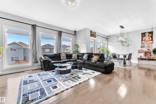 4104 6 Avenue, Edmonton, AB - Indoor Photo Showing Living Room