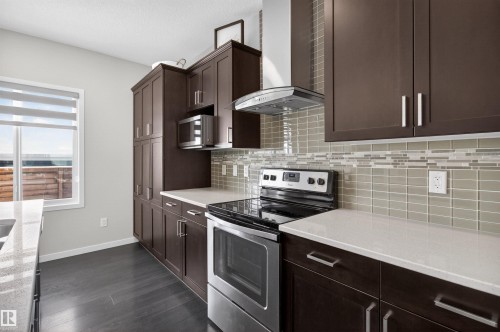 17311 49 Street, Edmonton, AB - Indoor Photo Showing Kitchen With Upgraded Kitchen