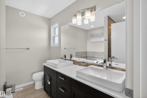 17311 49 Street, Edmonton, AB - Indoor Photo Showing Bathroom