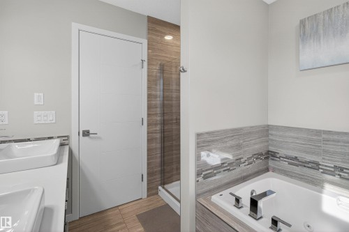 17311 49 Street, Edmonton, AB - Indoor Photo Showing Bathroom