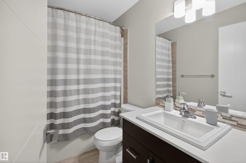 17311 49 Street, Edmonton, AB - Indoor Photo Showing Bathroom