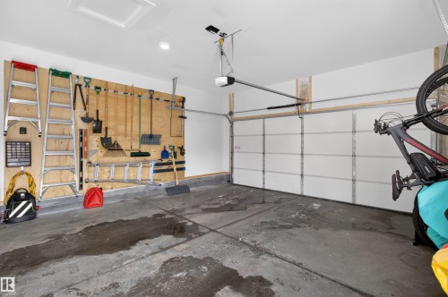 17311 49 Street, Edmonton, AB - Indoor Photo Showing Garage