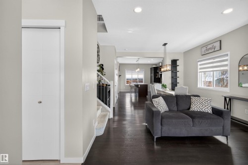17311 49 Street, Edmonton, AB - Indoor Photo Showing Living Room